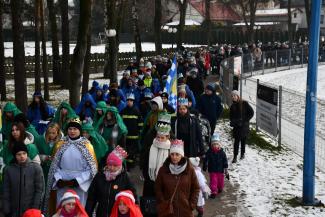 Orszak Trzech Króli w Zabrzegu - wejście na stadion