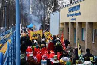 Orszak Trzech Króli w Zabrzegu - wejście na stadion