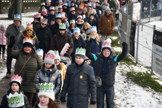 Orszak Trzech Króli w Zabrzegu - wejście na stadion