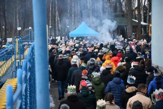Orszak Trzech Króli w Zabrzegu - wejście na stadion