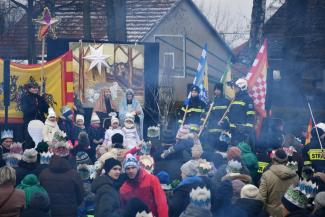 Orszak Trzech Króli w Zabrzegu - kolędowanie