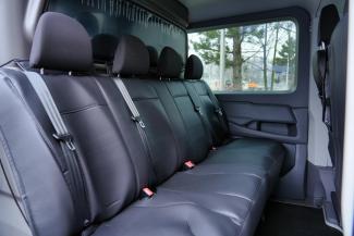 wnętrze samochodu dostawczego