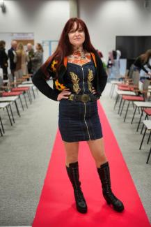 pokaz mody w bibliotece