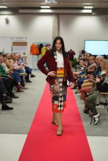 pokaz mody w bibliotece