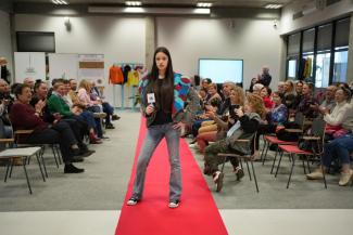 pokaz mody w bibliotece