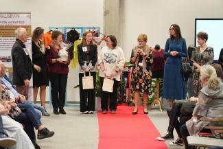 pokaz mody w bibliotece