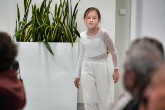 pokaz mody w bibliotece