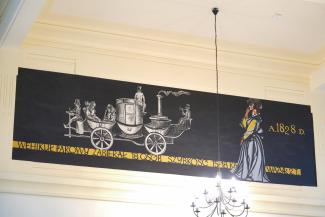 malowidła na ścianie dawnej poczekalni