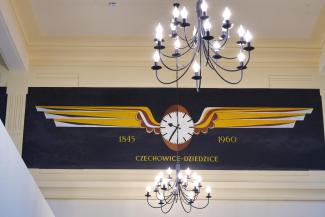 malowidła na ścianie dawnej poczekalni