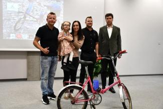 podróżnik z burmisttrzem, Julką i rodzicami 