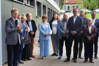 przemawiający burmistrz