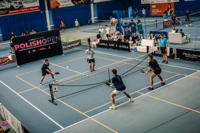 Zawodnicy grający w pickleballa