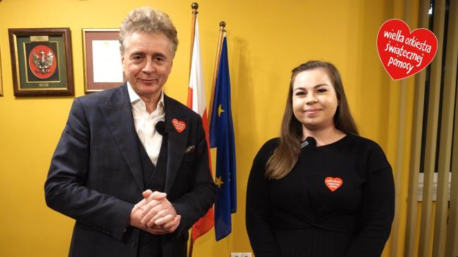 burmistrz Marian Błachut i Dominika Baścik ze sztabu WOŚP