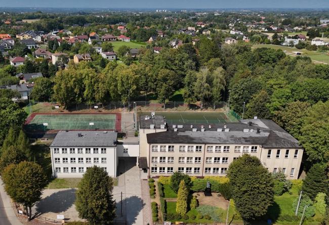 Widok z góry na Szkołę Podstawową nr 3