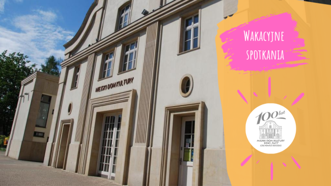 Widok na wejście do Miejskiego Domu Kultury
