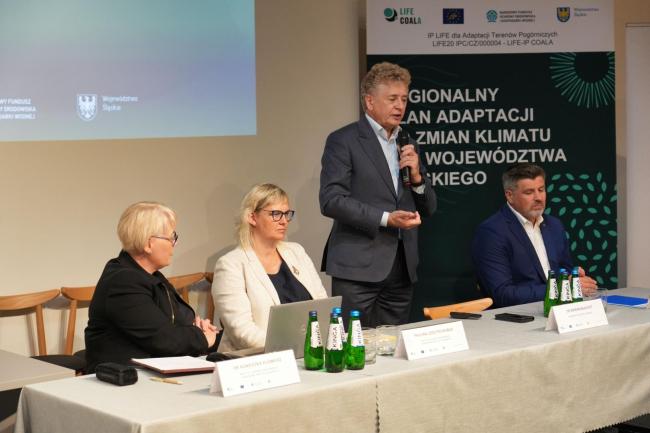 przemawiający burmistrz Marian Błachut