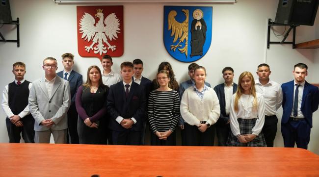 zdjęcie grupowe Młodzieżowej Rady Miejskiej w Czechowicach-Dziedzicach