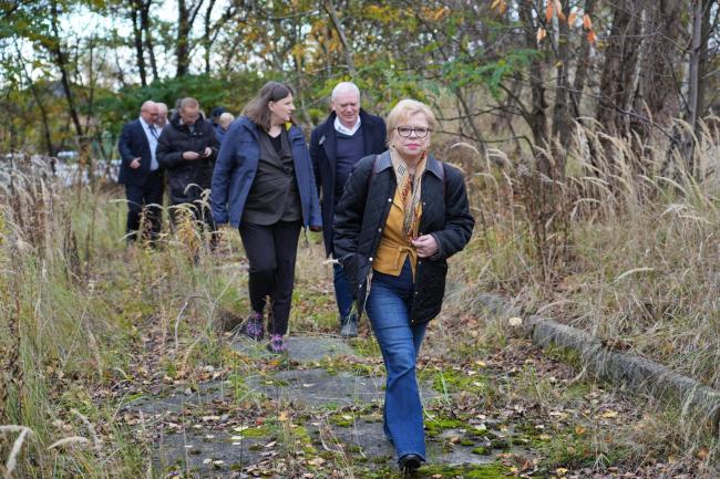 wizyta członków Komisji Ochrony Środowiska na terenie tzw. dołów kwasowych