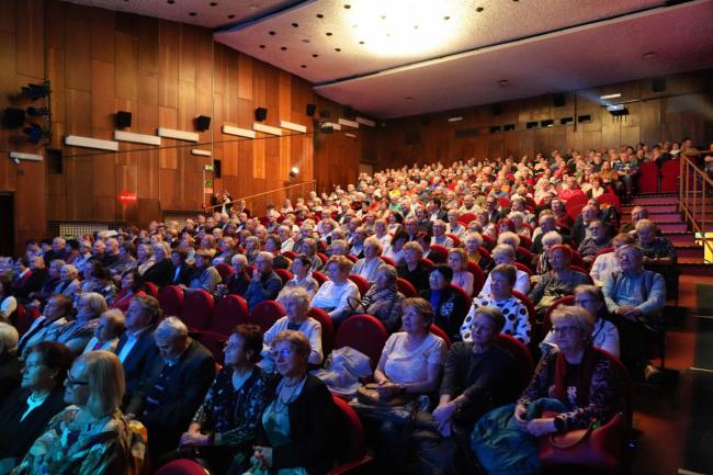 sala widowiskowa w trakcie koncetu 