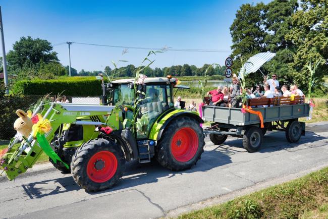 Traktor podczas korowodu